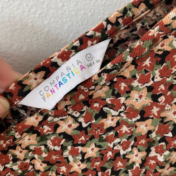 Floral jumpsuit, zips up back with side ties - Picture 4 of 4